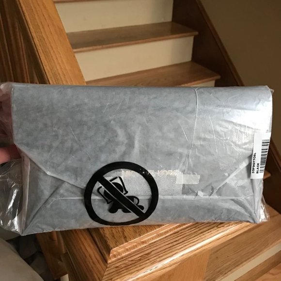 Michael Kors Jet Set Item Envelope Clutch Bag - Picture 3 of 3